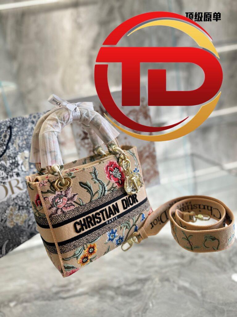 TÚI XÁCH LADY DIOR MEDIUM SIZE D-LITE BAG HỌA TIẾT THỔ CẨM SUPER VIP