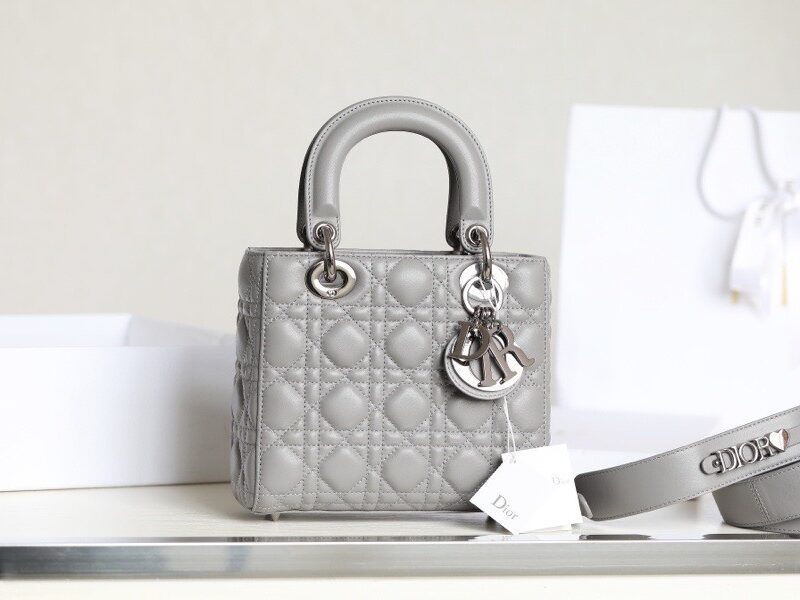 TÚI LADY DIOR SMALL SIZE SIÊU CẤP MÀU TRẮNG TAG BẠC
