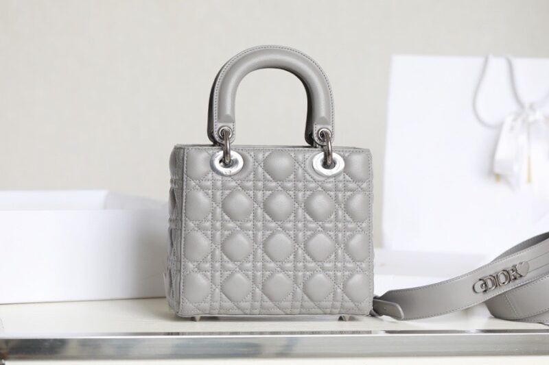 TÚI LADY DIOR SMALL SIZE SIÊU CẤP MÀU TRẮNG TAG BẠC