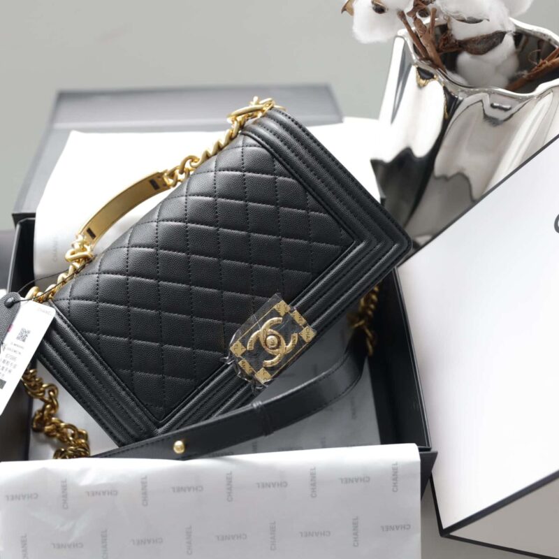 TÚI CHANEL BOY FLAP BAG NGUYÊN BẢN MÀU ĐEN TAG VÀNG