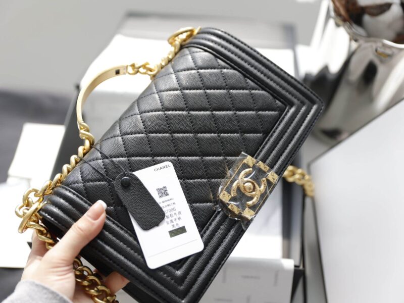 TÚI CHANEL BOY FLAP BAG NGUYÊN BẢN MÀU ĐEN TAG VÀNG