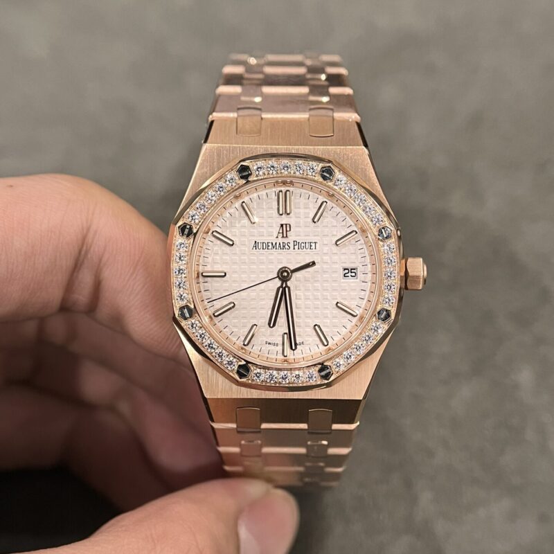 ĐỒNG HỒ NỮ AUDEMARS PIGUET ROYAL OAK 77351OR NIỀNG ĐÁ REPLICA 1:1 KZF 34MM