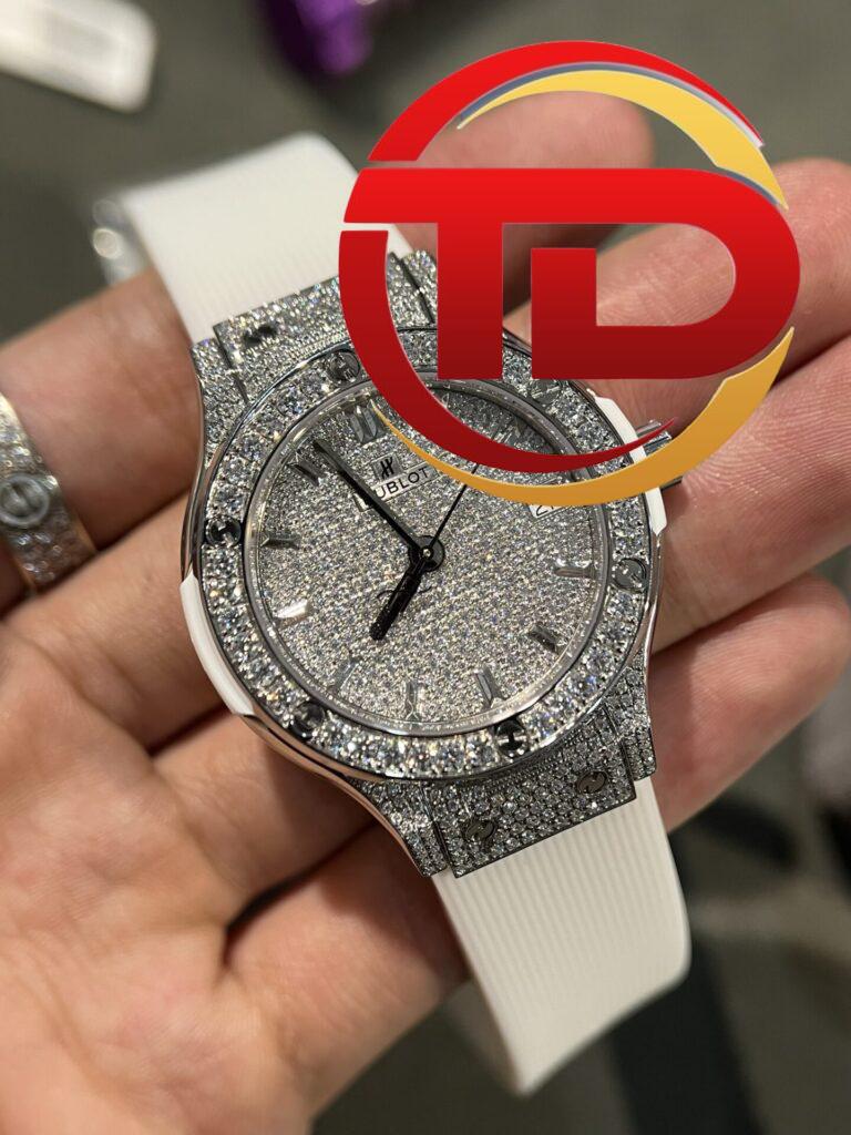 ĐỒNG HỒ HUBLOT CLASSIC FUSION MÀU TRẮNG ĐÍNH FULL KIM CƯƠNG MOISSANITE 38MM