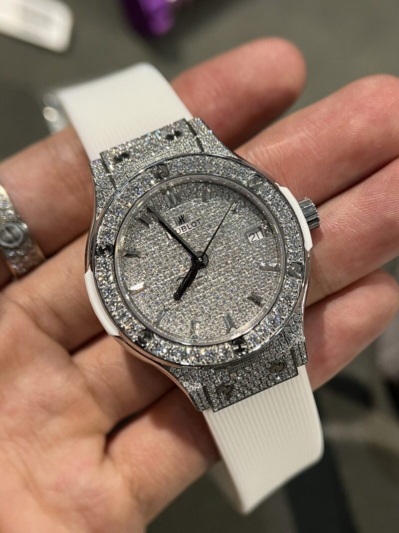 ĐỒNG HỒ HUBLOT CLASSIC FUSION MÀU TRẮNG ĐÍNH FULL KIM CƯƠNG MOISSANITE 38MM