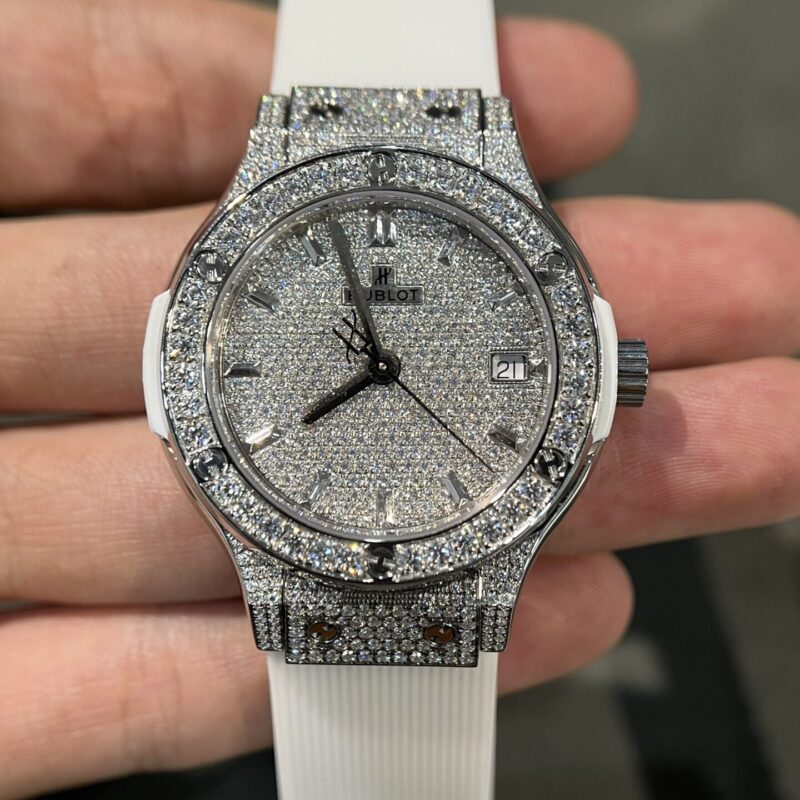 ĐỒNG HỒ HUBLOT CLASSIC FUSION MÀU TRẮNG ĐÍNH FULL KIM CƯƠNG MOISSANITE 38MM