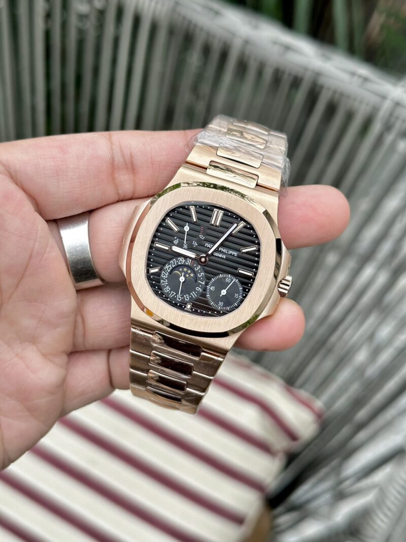 ĐỒNG HỒ PATEK PHILIPPE NAUTILUS 5712/1R MẶT SỐ ĐEN REP 11 GR FACTORY