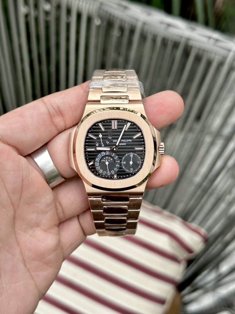 ĐỒNG HỒ PATEK PHILIPPE NAUTILUS 5712/1R MẶT SỐ ĐEN REP 11 GR FACTORY