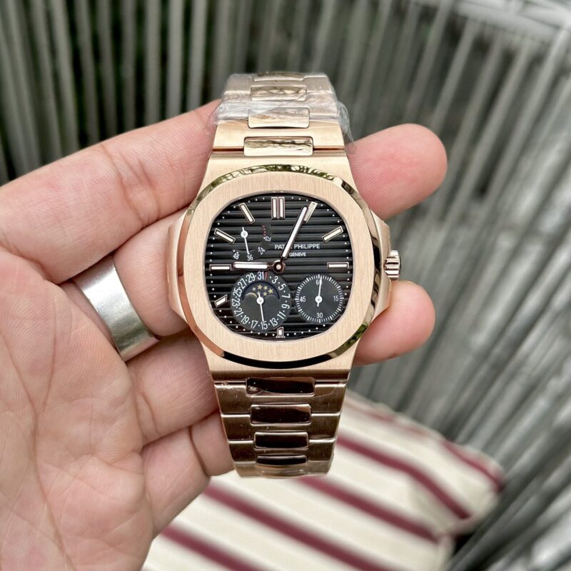 ĐỒNG HỒ PATEK PHILIPPE NAUTILUS 5712/1R MẶT SỐ ĐEN REP 11 GR FACTORY