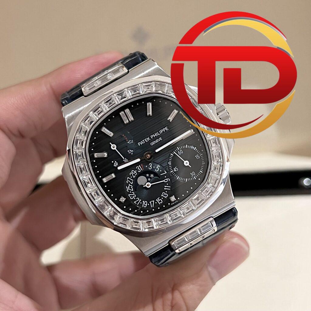 ĐỒNG HỒ PATEK PHILIPPE NAUTILUS 5724G MẶT SỐ XANH ĐEN REP 1:1 GR FACTORY