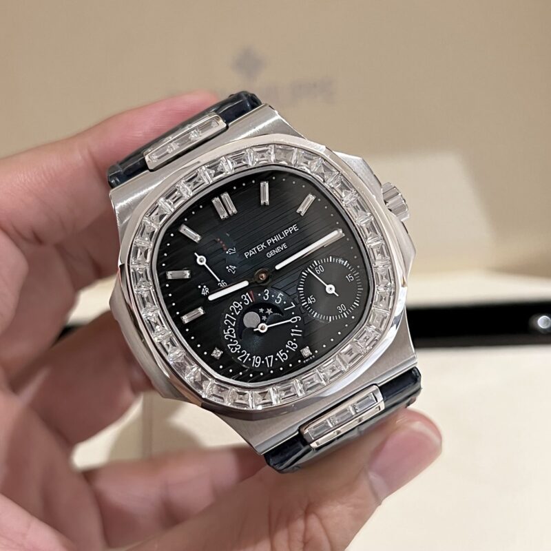 ĐỒNG HỒ PATEK PHILIPPE NAUTILUS 5724G MẶT SỐ XANH ĐEN REP 1:1 GR FACTORY