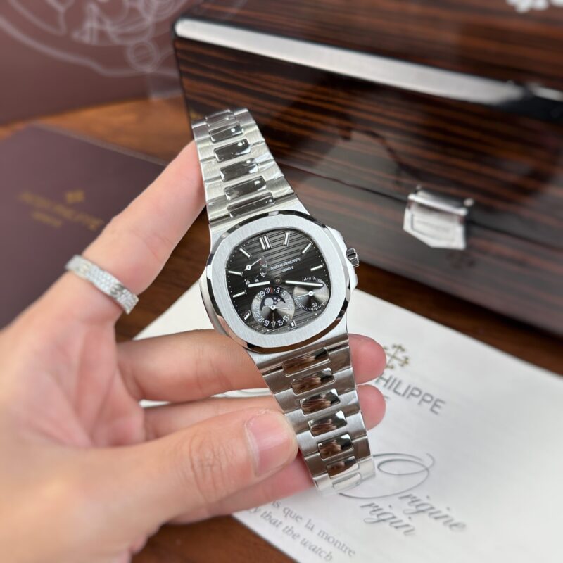 ĐỒNG HỒ PATEK PHILIPPE NAUTILUS 5712/1A-001 MẶT XÁM FAKE 1:1 GR FACTORY