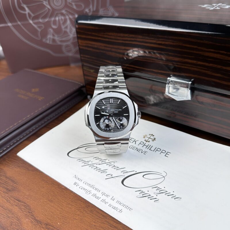 ĐỒNG HỒ PATEK PHILIPPE NAUTILUS 5712/1A-001 MẶT XÁM FAKE 1:1 GR FACTORY
