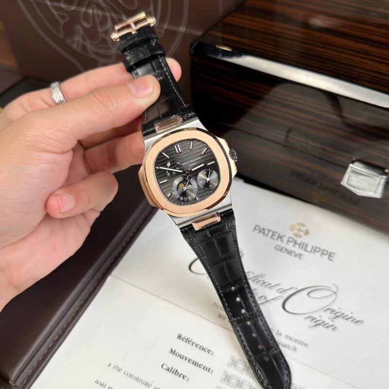 ĐỒNG HỒ PATEK PHILIPPE NAUTILUS 5712R MẶT XÁM DÂY DA ĐEN REP 1:1 GR FACTORY