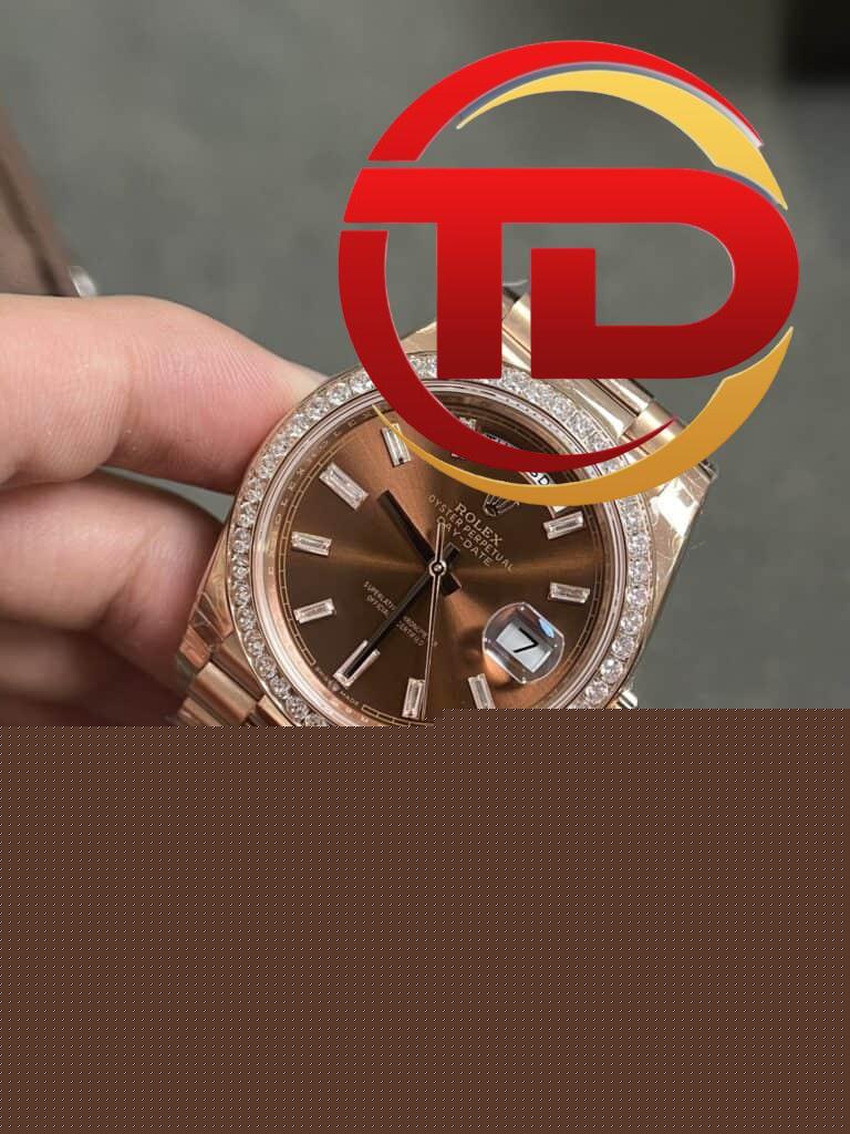 ROLEX DAY-DATE MẶT SỐ CHOCOLATE CỌC SỐ ĐÁ BAGUETTE FAKE CAO CẤP