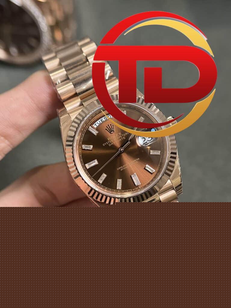 ROLEX DAY-DATE MẶT SỐ CHOCOLATE CỌC SỐ ĐÁ BAGUETTE FAKE CAO CẤP