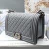 TÚI CHANEL SAC BOY FLAP BAG CAVIAR NGUYÊN BẢN MÀU GHI TAG BẠC