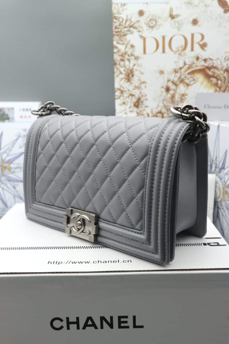TÚI CHANEL SAC BOY FLAP BAG CAVIAR NGUYÊN BẢN MÀU GHI TAG BẠC