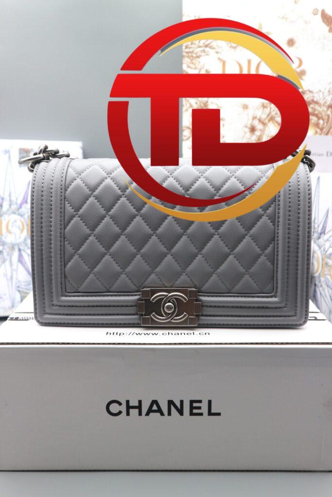 TÚI CHANEL SAC BOY FLAP BAG CAVIAR NGUYÊN BẢN MÀU GHI TAG BẠC