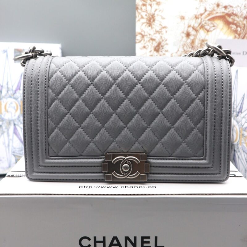 TÚI CHANEL SAC BOY FLAP BAG CAVIAR NGUYÊN BẢN MÀU GHI TAG BẠC