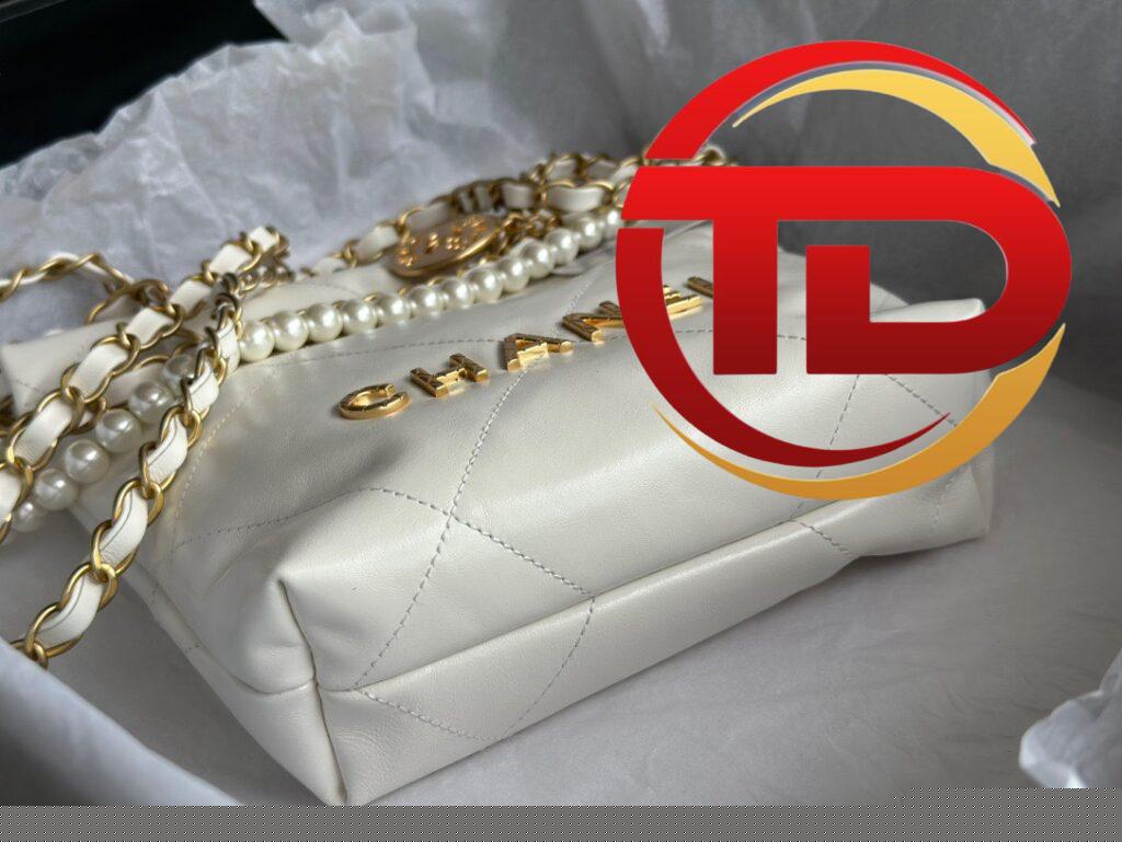 TÚI CHANEL 22 MINI SIZE HANDBAG DA TRẮNG SIÊU CẤP