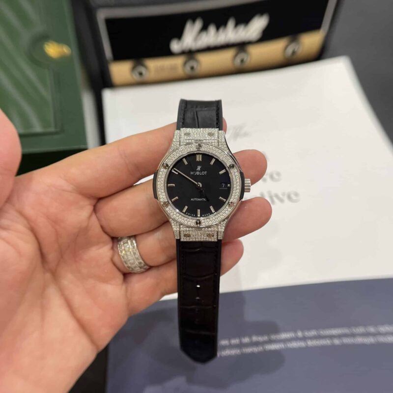 ĐỒNG HỒ HUBLOT CLASSIC FUSION MẶT ĐEN ĐỘ KIM CƯƠNG MOISSANITE 38MM