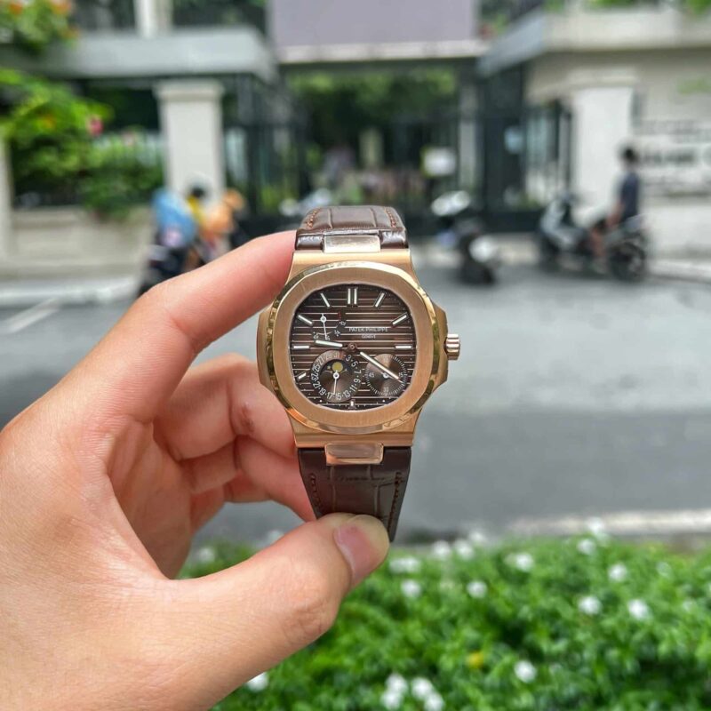 ĐỒNG HỒ PATEK PHILIPPE NAUTILUS 5712R MÀU NÂU SUPER FAKE CAO CẤP GR FACTORY 40MM
