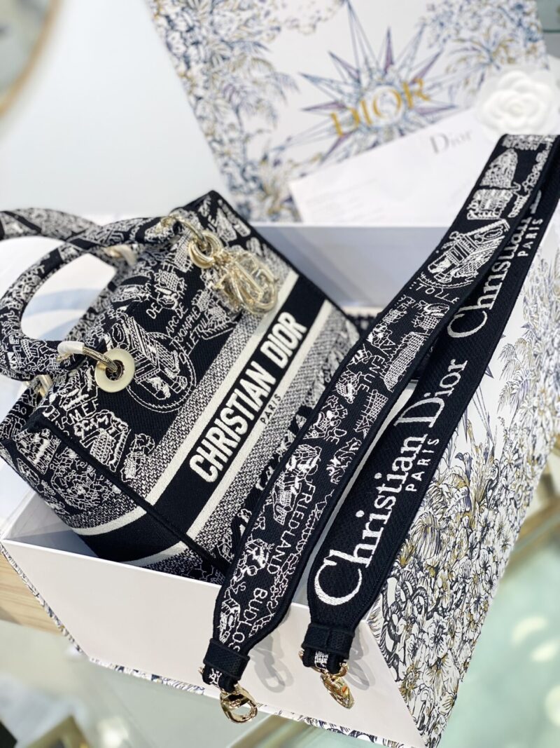 TÚI LADY DIOR MEDIUM SIZE D-LITE BAG WHITE AND BLACK PLAN DE PARIS EMBROIDERY