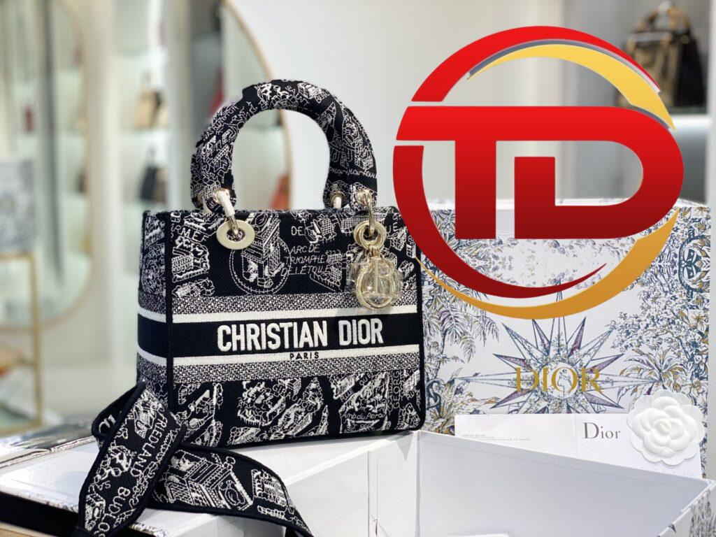 TÚI LADY DIOR MEDIUM SIZE D-LITE BAG WHITE AND BLACK PLAN DE PARIS EMBROIDERY