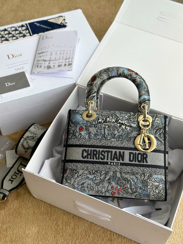 TÚI LADY DIOR MEDIUM SIZE D-LITE BAG DENIM MULTICOLOR DIOR JARDIN MAGIQUE