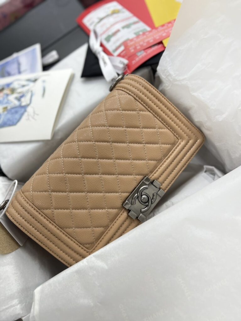 TÚI CHANEL SAC BOY FLAP BAG CAVIAR NGUYÊN BẢN MÀU NÂU TAG BẠC
