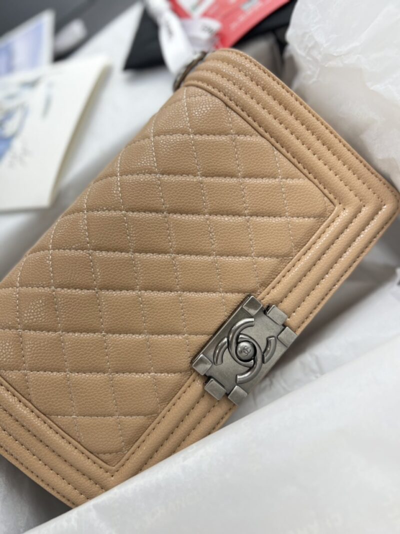 TÚI CHANEL SAC BOY FLAP BAG CAVIAR NGUYÊN BẢN MÀU NÂU TAG BẠC