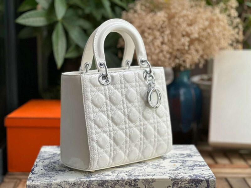 TÚI XÁCH DIOR LADY NGUYÊN BẢN MEDIUM SIZE 24 DA BÓNG TAG BẠC