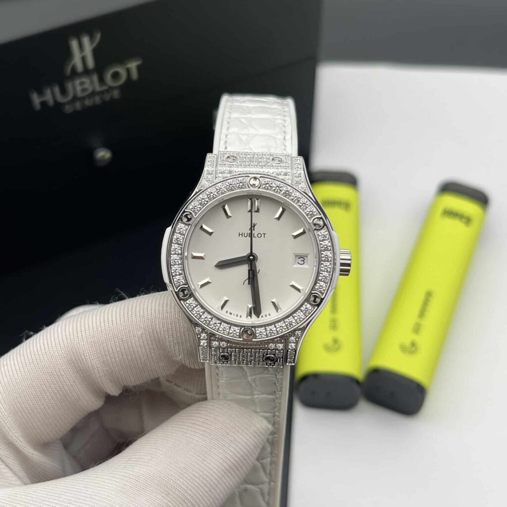 ĐỒNG HỒ NỮ HUBLOT CLASSIC FUSION MÀU TRẮNG ĐÍNH ĐÁ 33MM