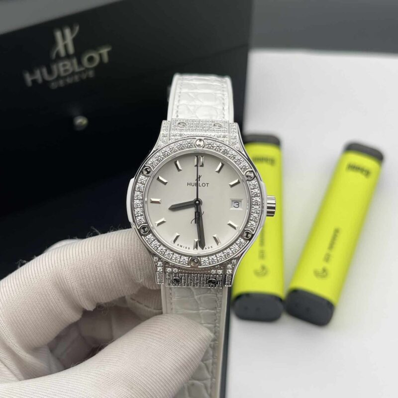 ĐỒNG HỒ NỮ HUBLOT CLASSIC FUSION MÀU TRẮNG ĐÍNH ĐÁ 33MM