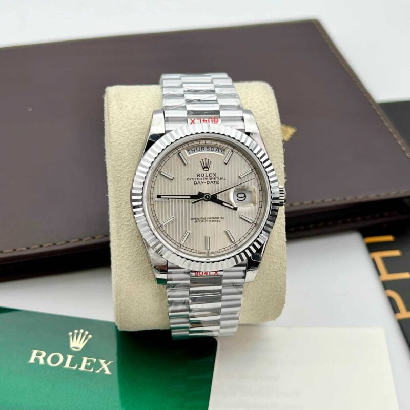 ĐỒNG HỒ ROLEX DAY-DATE 228239 MẶT SỐ BẠC HOẠT TIẾT KẺ SỌC REPLICA
