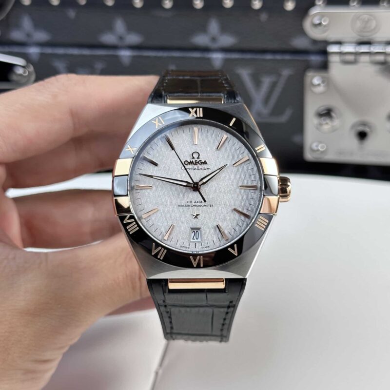 ĐỒNG HỒ OMEGA CONSTELLATION DEMI VÀNG HỒNG MẶT TRẮNG REP 11 VS 41MM