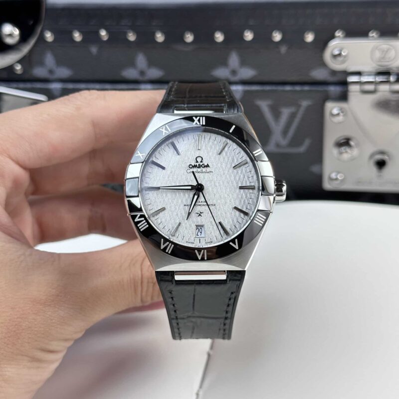 ĐỒNG HỒ NAM OMEGA CONSTELLATION MẶT TRẮNG VỎ THÉP VIỀN GỐM ĐEN REP 1:1 CAO NHẤT 41MM